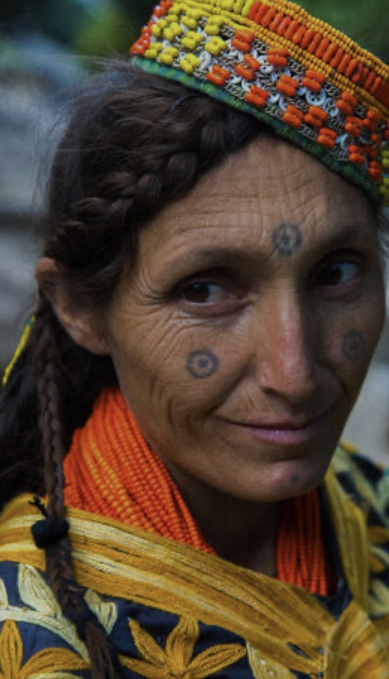 THE LETTER OF ''DZE'' AT THE KALASH (THE BEAUTIFUL) - TATTOOS